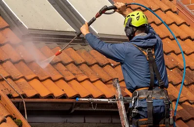 Démoussage et hydrofuge de toiture à Volonne
